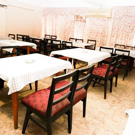 Keerthi Hotell Thiruvananthapuram Exteriör bild