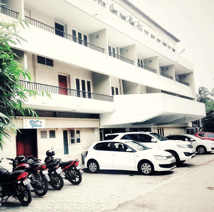 Keerthi Hotell Thiruvananthapuram Exteriör bild