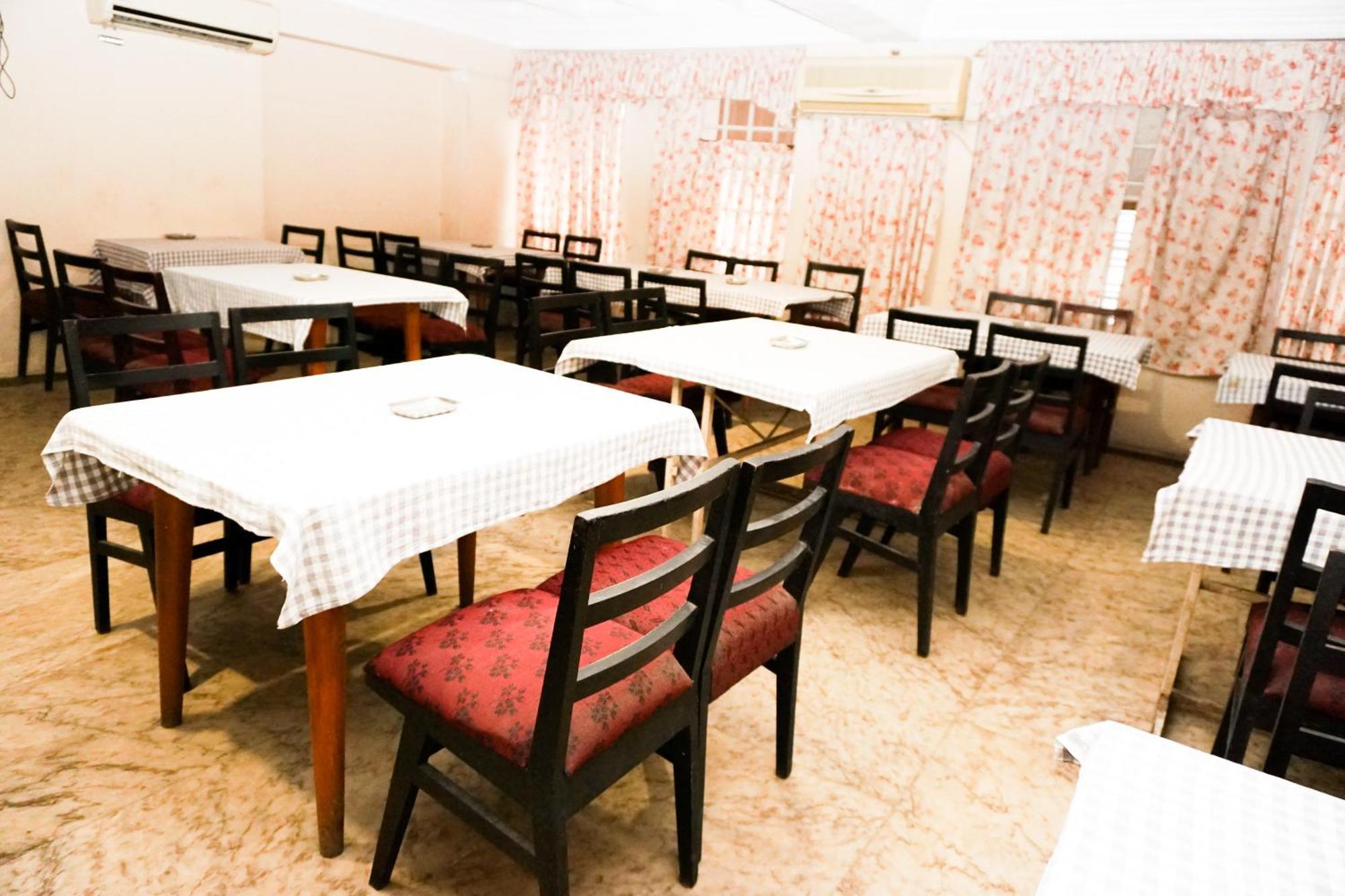 Keerthi Hotell Thiruvananthapuram Exteriör bild