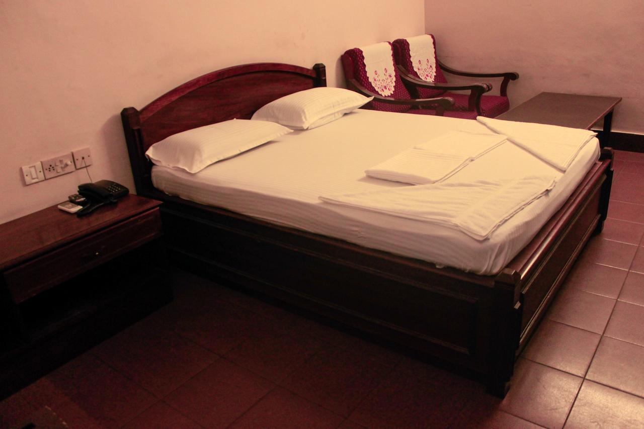 Keerthi Hotell Thiruvananthapuram Exteriör bild