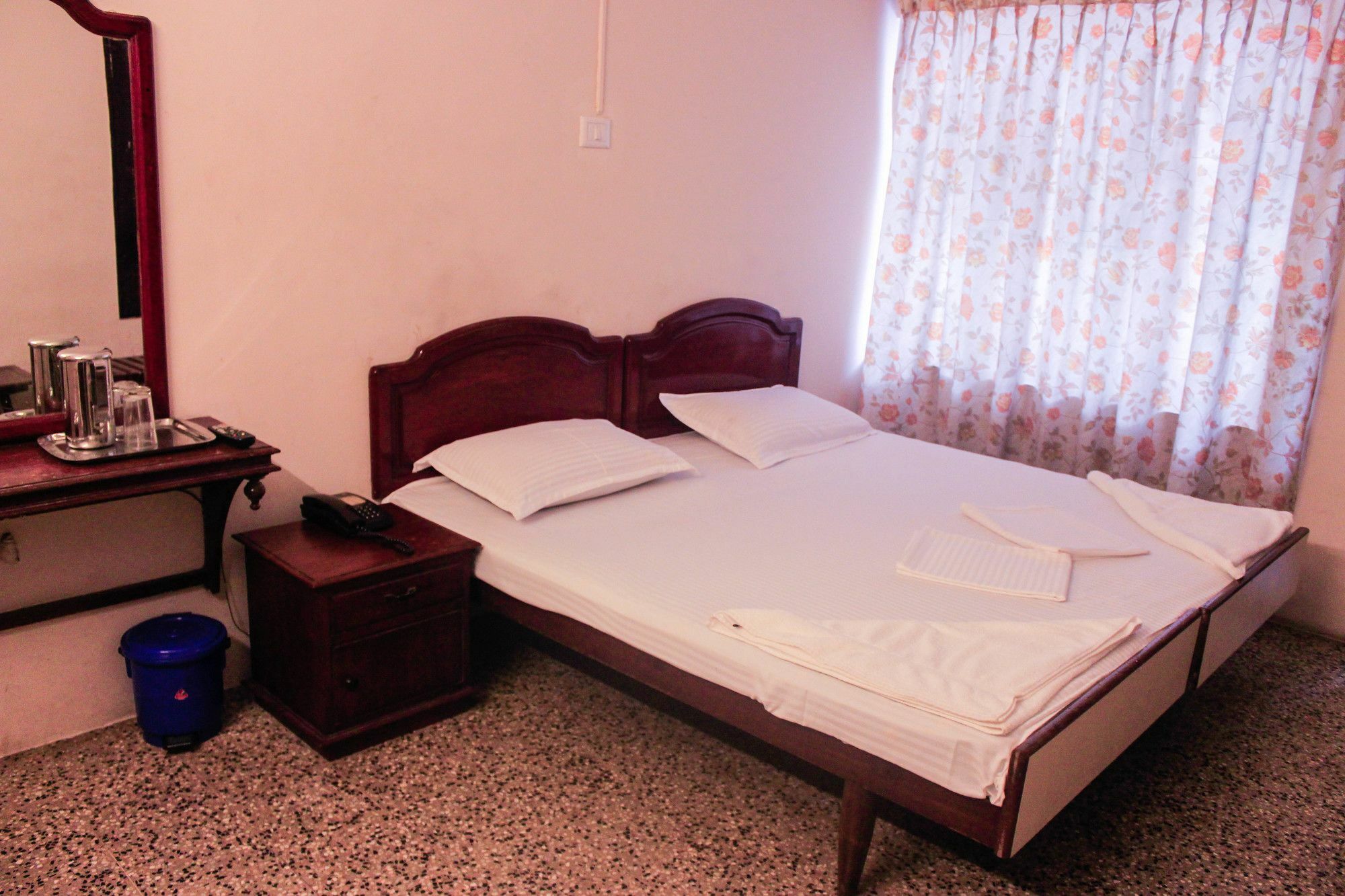 Keerthi Hotell Thiruvananthapuram Exteriör bild