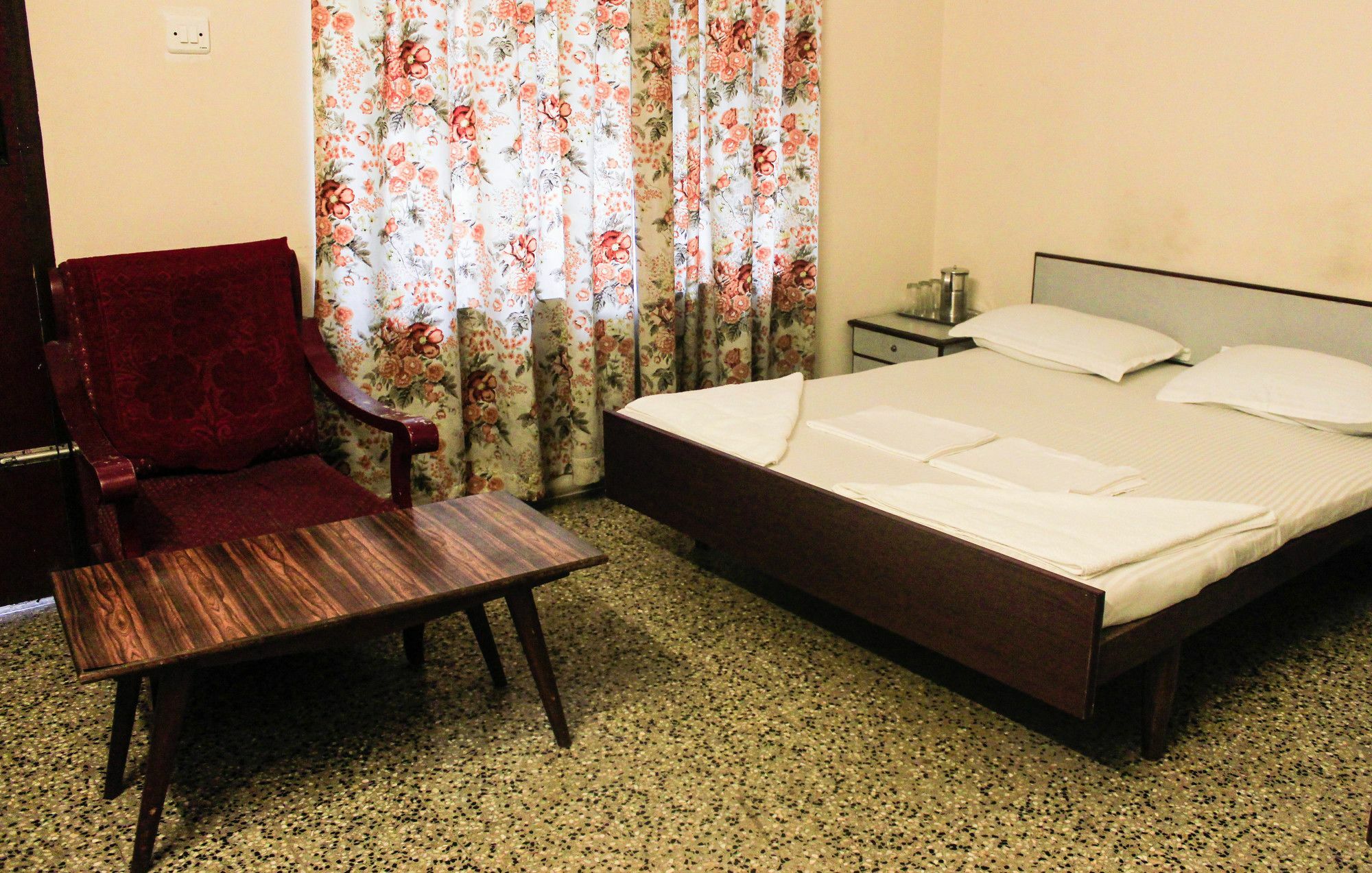 Keerthi Hotell Thiruvananthapuram Exteriör bild